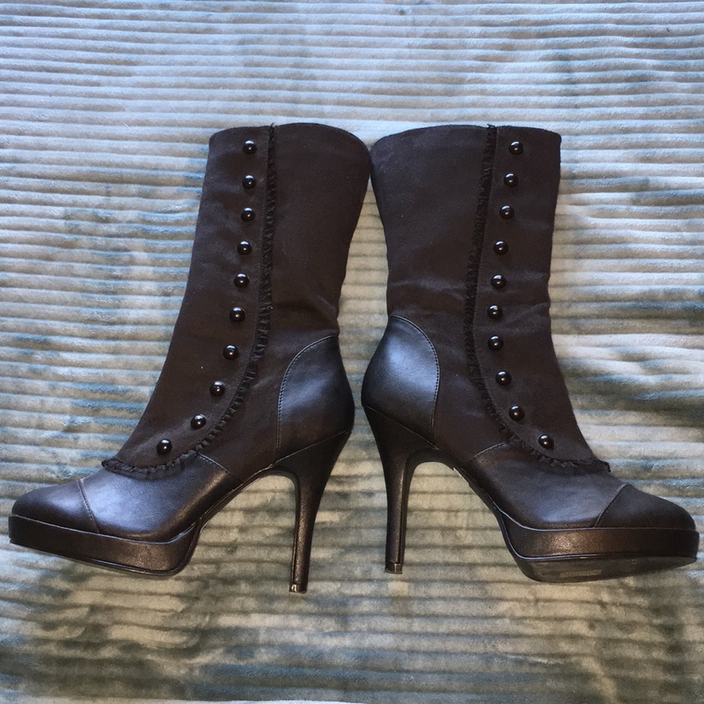 Black heeled boots